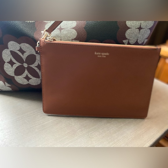 🔥NWT Kate Spade ♠️ Flower Monogram Sutton Oversized Tote Black/Brown w/Pouch - Picture 4 of 15